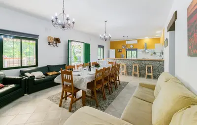 Zona de estar de Nice Home In La Puebla De Los Infan