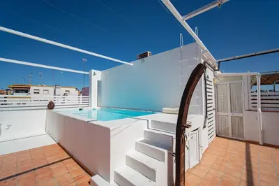 Piscina en o cerca de The Artist's House with Private Pool by SHS