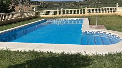 Piscina en o cerca de casa rural Hachuelo