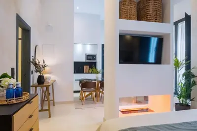 Una televisión o centro de entretenimiento en Luxurious studio located in Casa Pilatos