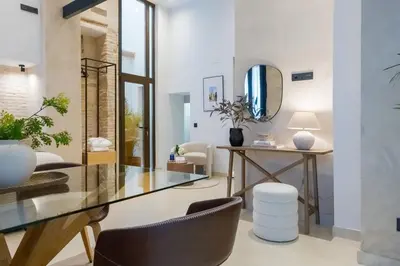 Plano de Luxurious studio with Jacuzzi in Casa Pilatos