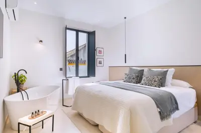 Cama o camas de una habitación en Luxurious Duplex - buthtub - 1Bd 1Bth Casa Pilatos