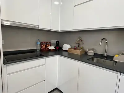 Una cocina o zona de cocina en Baeza aloja cuenta con servicios a 1 y 5 minutos