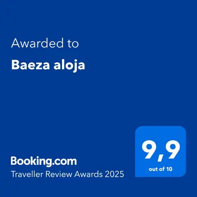 Certificado, premio, señal o documento que está expuesto en Baeza aloja cuenta con servicios a 1 y 5 minutos