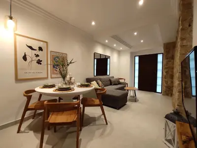 Una televisión o centro de entretenimiento en Luxury & Comfort a 2 minutos de parking público