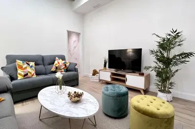 Una televisión o centro de entretenimiento en Auxiliadora Luxury