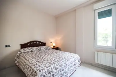 Cama o camas de una habitación en Amplio Piso en Nervión, Excelente zona de la ciudad.