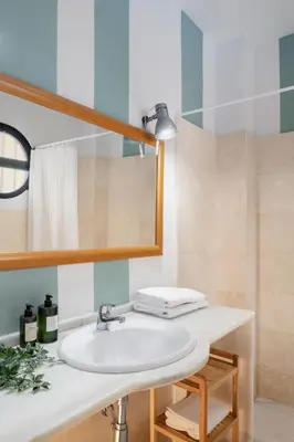 Un baño de Misterhost Sol de Sevilla