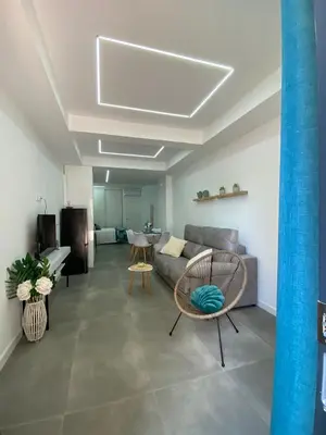 Una televisión o centro de entretenimiento en Alba Home , junto al estadio fútbol y Ribera