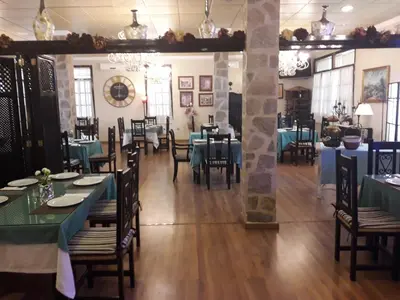 Un restaurante o sitio para comer en Hostal Hispalis