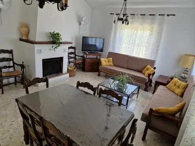 Una televisión o centro de entretenimiento en Casa en el campo cerca de sevilla