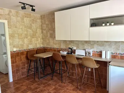 Una cocina o zona de cocina en Villa Tamarindo 8
