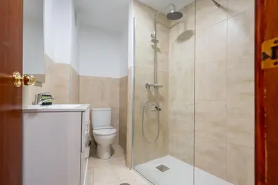 Un baño de Bright Apt. Puerta Osario 3 Bedrooms 2 Bathrooms