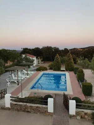 Piscina en o cerca de Casa Rural La Loba