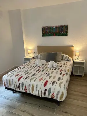 Cama o camas de una habitación en Modern and Bright close to the Station