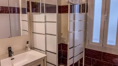 Un baño de Apto Doña Engracia en el casco histórico
