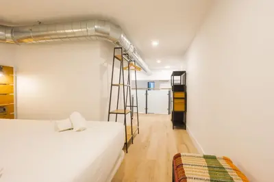 Cama o camas de una habitación en Modern Duplex 2B 2Bath Historic Centre