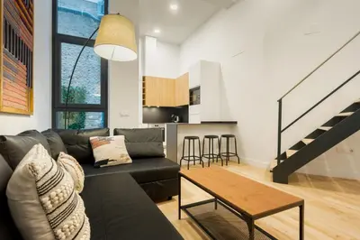 Una cocina o zona de cocina en Modern Duplex 2B 2Bath Historic Centre