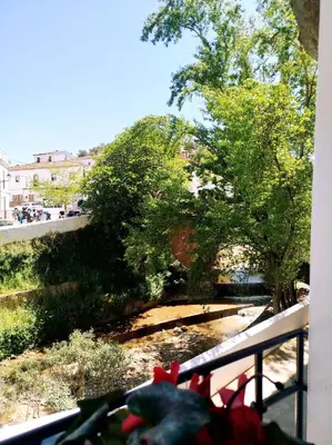 Jardín al aire libre en Casa Cueva Las Chicas del Puente