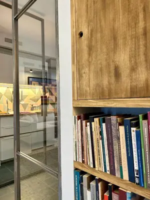 Biblioteca en el apartamento