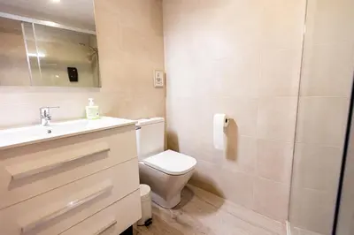 Un baño de Parking Entre Patios Centro