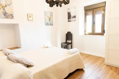 Cama o camas de una habitación en Casa rural DOS ENCINAS