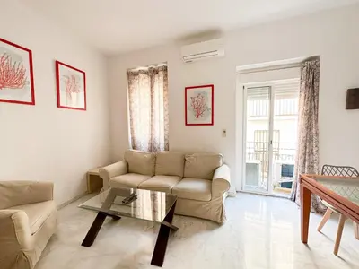 Zona de estar de Central Cozy Budget 2BR Apt with AC, 1 bath, Private Parking opt
