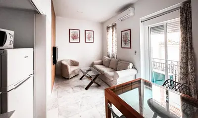 Zona de estar de Central Cozy Budget 2BR Apt with AC, 1 bath, Private Parking opt