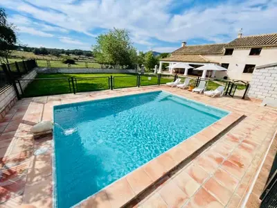 Piscina en o cerca de Casa Rural La Charquera