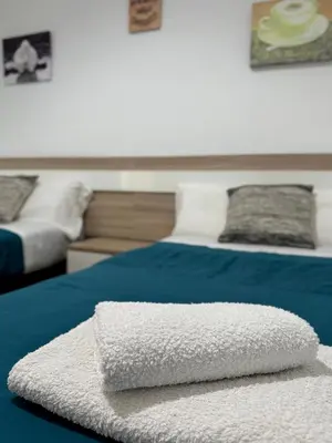 Cama o camas de una habitación en Apartamento Céntrico Puente Romano