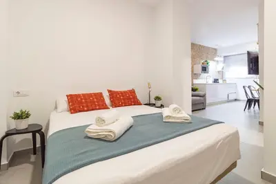 Cama o camas de una habitación en Nuevo Piso junto a Santa Justa y Aeropuerto 2