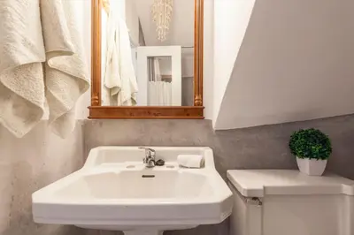 Un baño de Selecta Central Apartments in Alameda