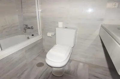 Un baño de RentalSevilla El rincón de la Alameda de Hércules