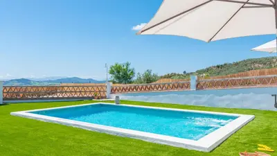 Piscina en o cerca de Rubito el Olmo Villanueva de la Concepción by Ruralidays