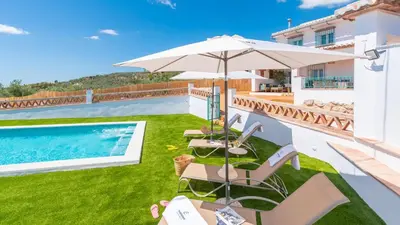 Piscina en o cerca de Rubito el Olmo Villanueva de la Concepción by Ruralidays