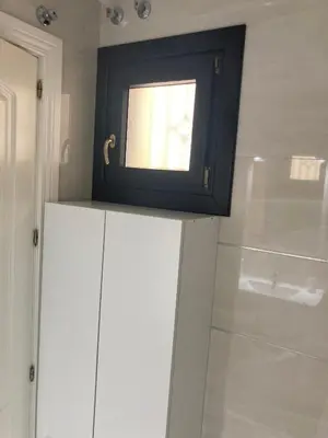 Un baño de Rialto céntrico patio sevillano