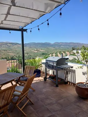 Vista general de una montaña o vista desde la habitación en casa particular