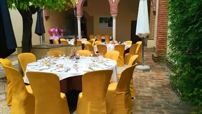 Un restaurante o sitio para comer en Hospedería Convento de Santa Clara