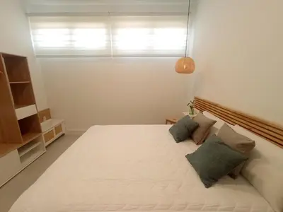 Cama o camas de una habitación en Apartamento moderno junto a estación de tren