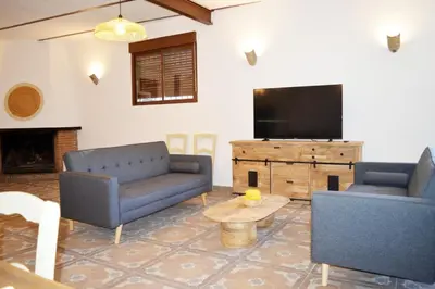 Una televisión o centro de entretenimiento en Cortijo La Cañada
