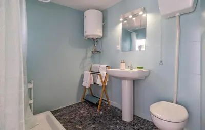 Un baño de Cozy Home In Villanueva Del Río Y M