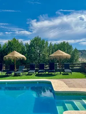 Piscina en o cerca de Tres deseos