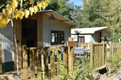 Jardín al aire libre en Camping Valdeluna
