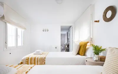 Cama o camas de una habitación en NEW Charming Duplex With Private Patio