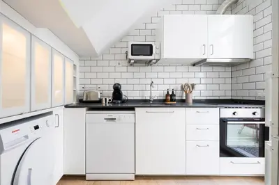 Una cocina o zona de cocina en NEW Charming Duplex With Private Patio