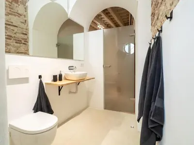 Un baño de BHost - Las Cañas