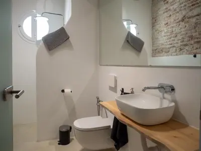 Un baño de BHost - Las Cañas