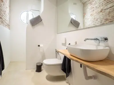 Un baño de BHost - Las Cañas