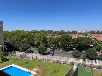 Piscina en o cerca de Lux Abril