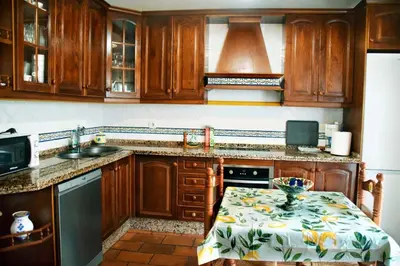 Una cocina o zona de cocina en Casa Rural MIRASIERRA